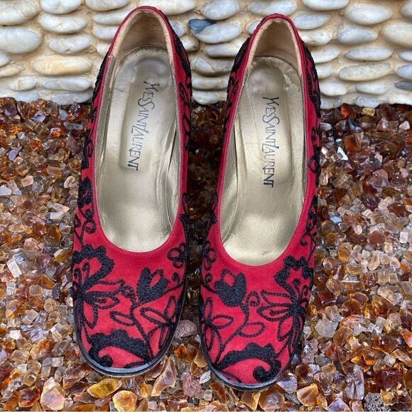 YSL Yves Saint Laurent Red and Black Suede Pumps w/Floral Embroidery. Sz 7.5. - Picture 1 of 10